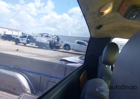 2001 Chevrolet Silverado 1500 z USA, uszkodzony, nr VIN 1GCEC14W61Z213999